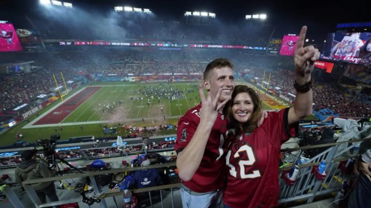 Bucs Fans Gobble Up Gear, Setting Record For Super Bowl Stadium Spend